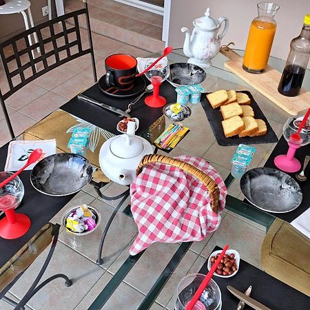 Chambre Privee Avec Salon, Garage Voiture, Velos, Motos Tourville-sur-Arques 外观 照片