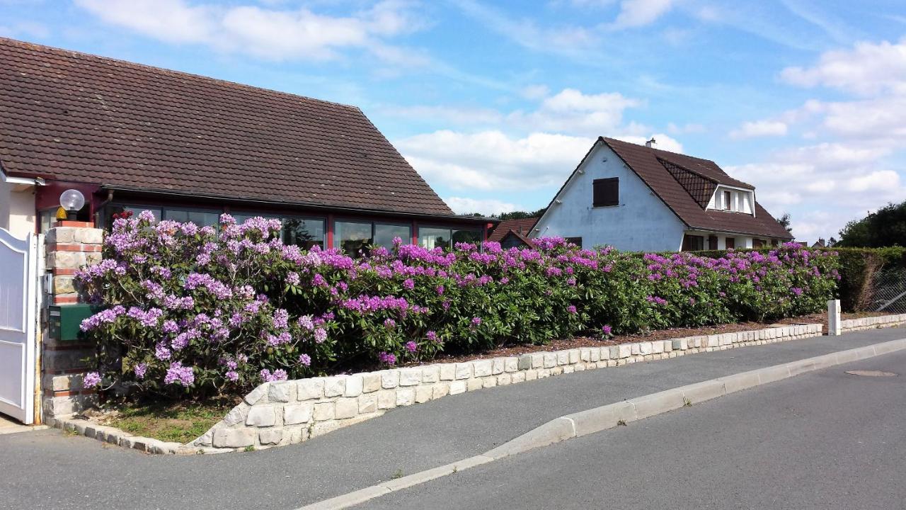 Chambre Privee Avec Salon, Garage Voiture, Velos, Motos Tourville-sur-Arques 外观 照片
