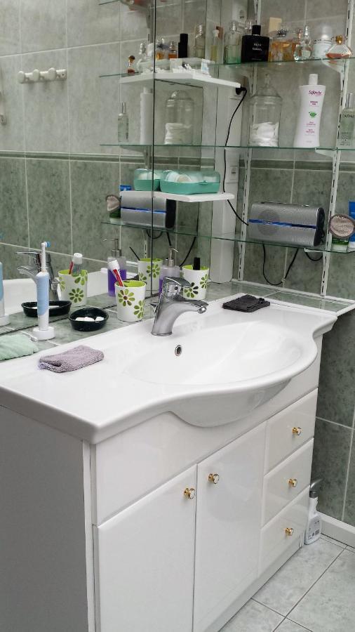Chambre Privee Avec Salon, Garage Voiture, Velos, Motos Tourville-sur-Arques 外观 照片