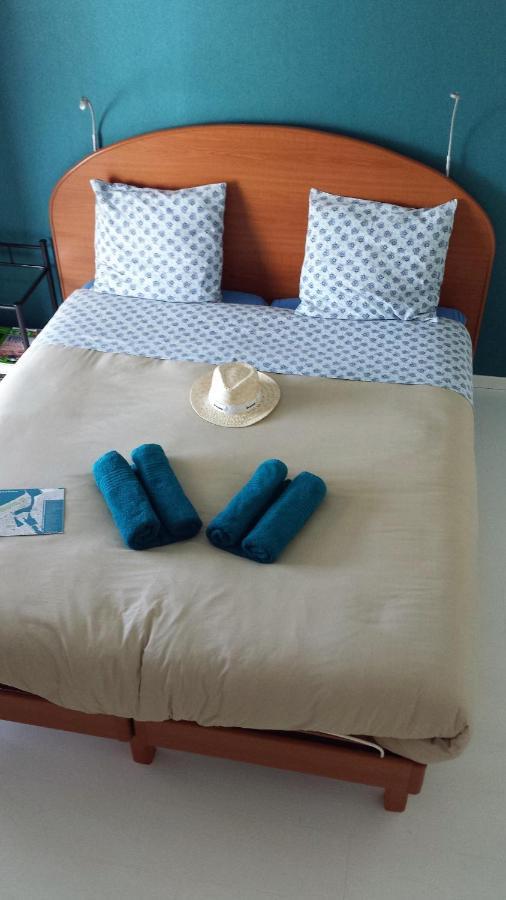 Chambre Privee Avec Salon, Garage Voiture, Velos, Motos Tourville-sur-Arques 外观 照片