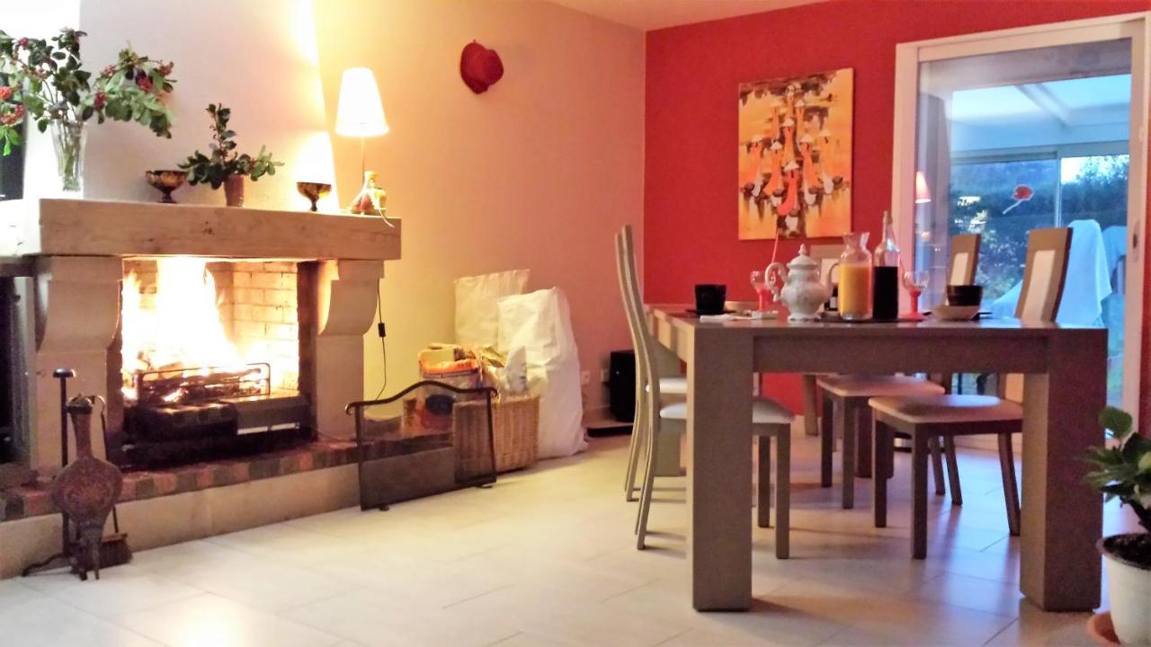 Chambre Privee Avec Salon, Garage Voiture, Velos, Motos Tourville-sur-Arques 外观 照片